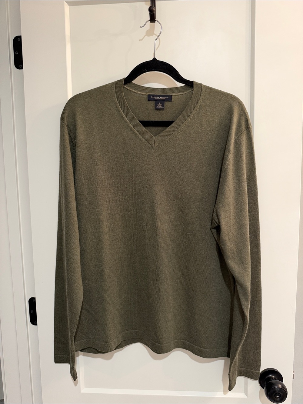 Nordstrom Men V-Neck Sweater in Olive